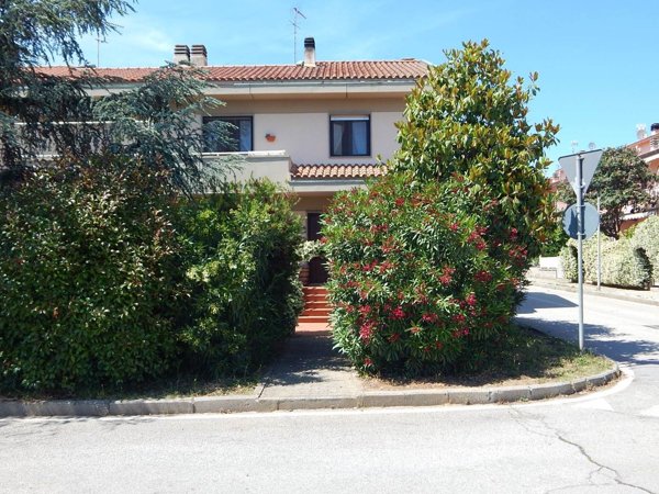 casa indipendente in vendita a Cecina