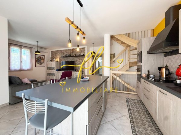 casa indipendente in vendita a Cecina
