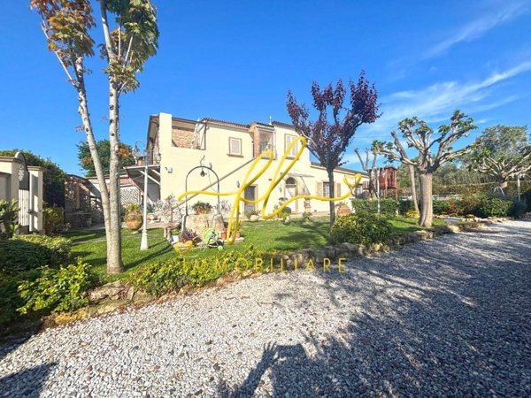 casa indipendente in vendita a Cecina