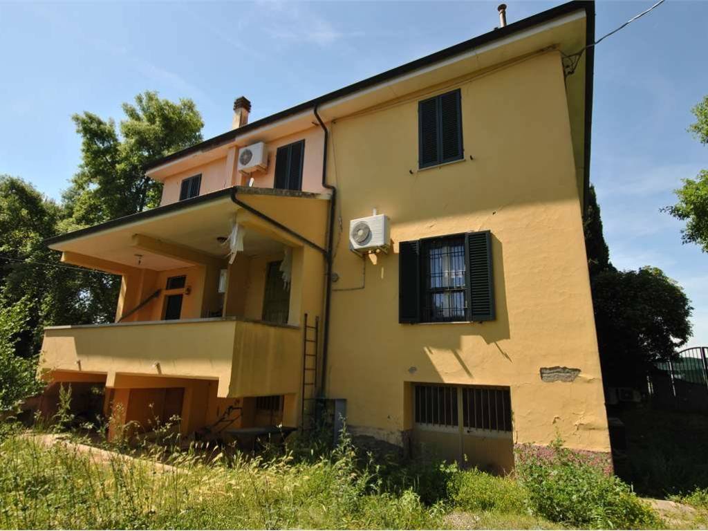 casa indipendente in vendita a Cecina