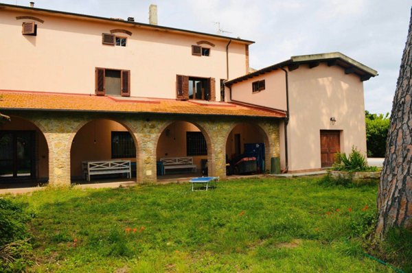 casa semindipendente in vendita a Cecina