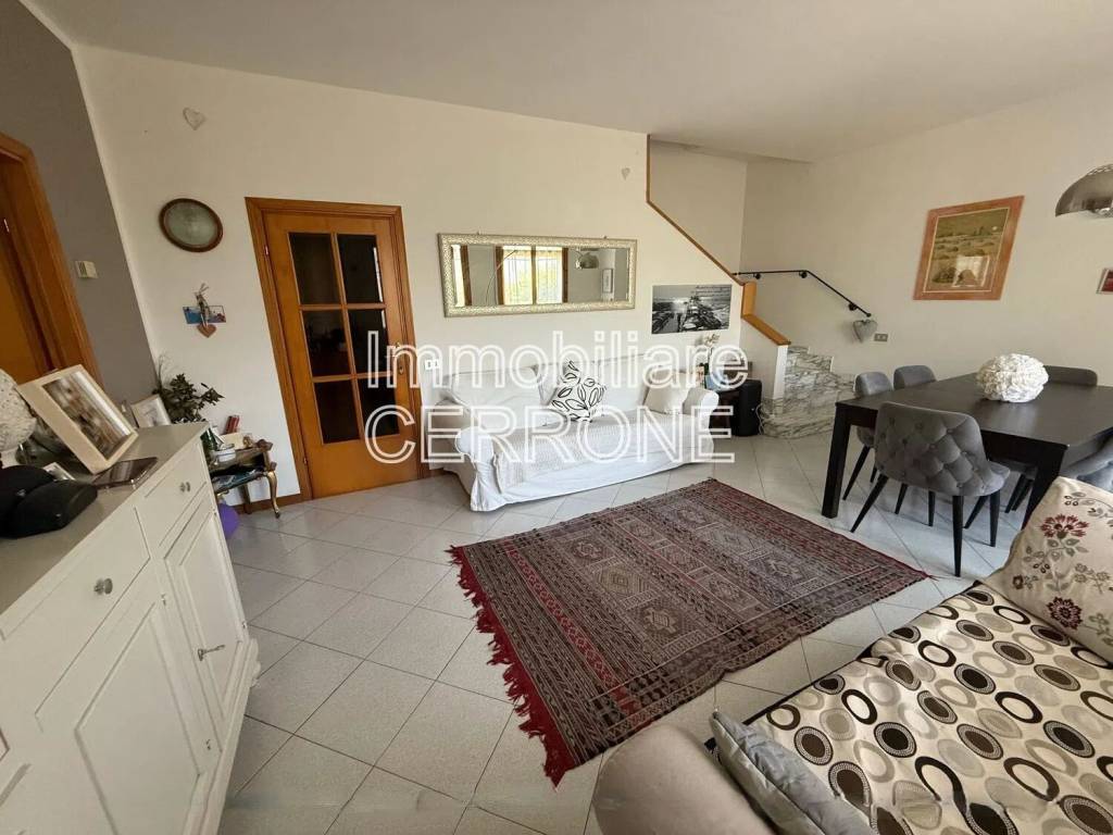 casa indipendente in vendita a Cecina