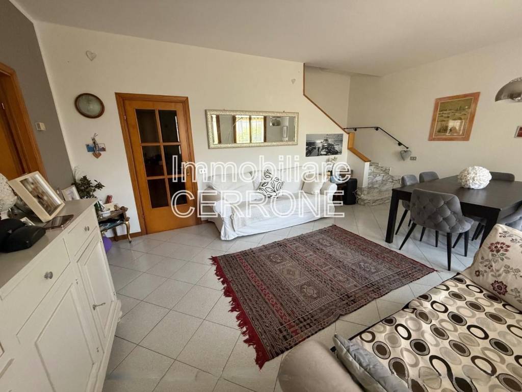 casa indipendente in vendita a Cecina