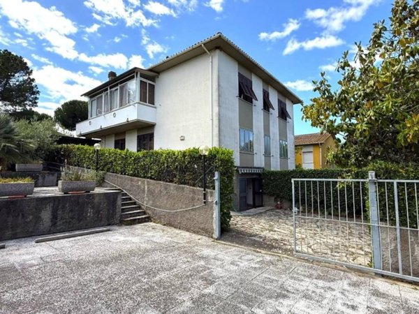 casa indipendente in vendita a Cecina
