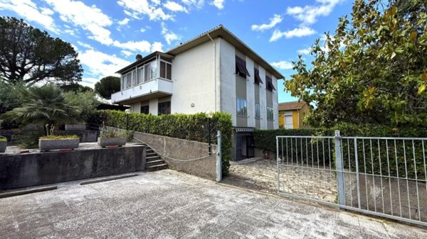 casa indipendente in vendita a Cecina