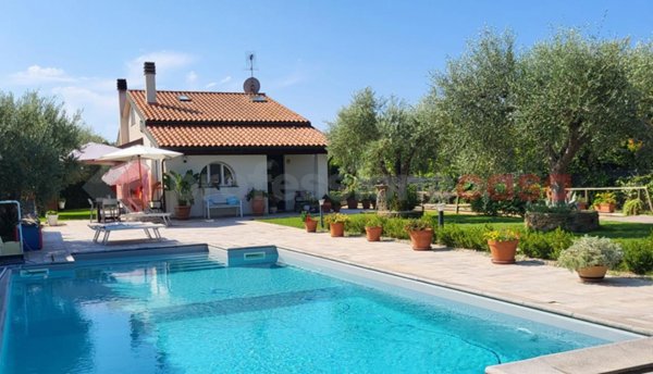 casa indipendente in vendita a Cecina