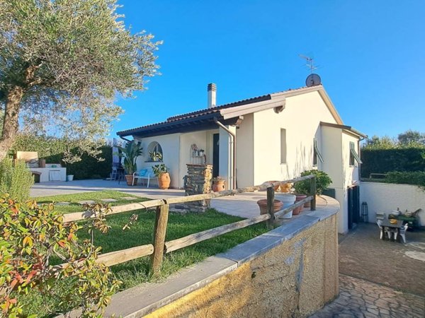 casa indipendente in vendita a Cecina