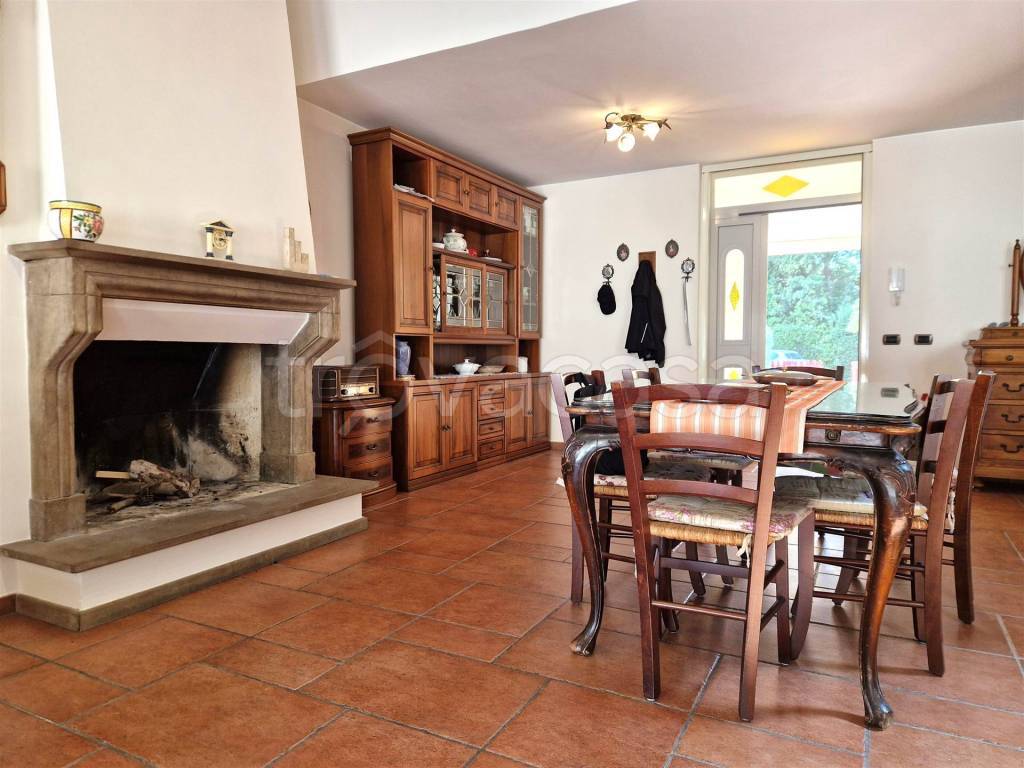 casa indipendente in vendita a Cecina