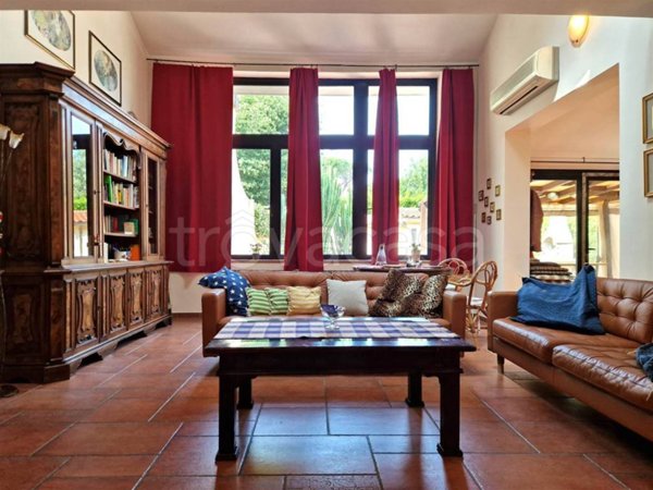 casa indipendente in vendita a Cecina