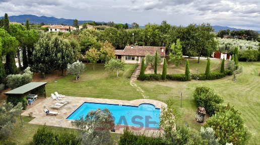 casa indipendente in vendita a Cecina