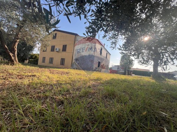 casa indipendente in vendita a Cecina