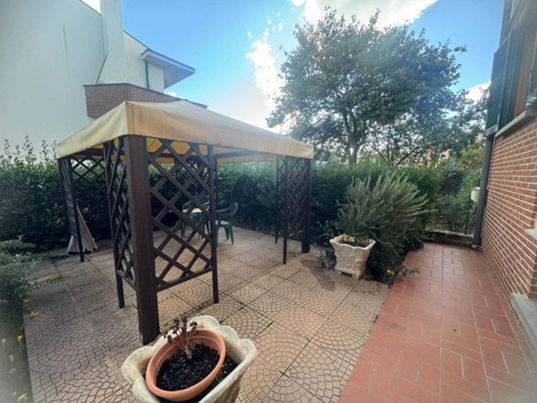 casa indipendente in vendita a Cecina