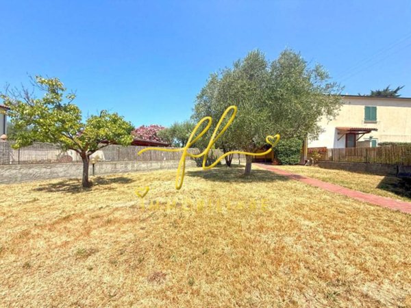 casa semindipendente in vendita a Cecina