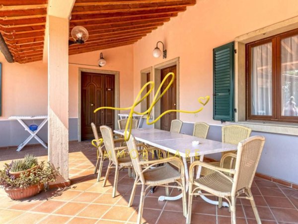 casa indipendente in vendita a Cecina