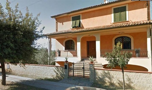 casa indipendente in vendita a Cecina