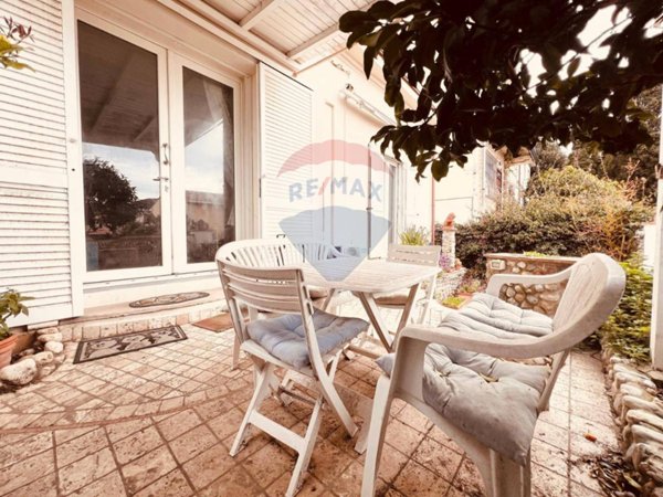 casa indipendente in vendita a Cecina