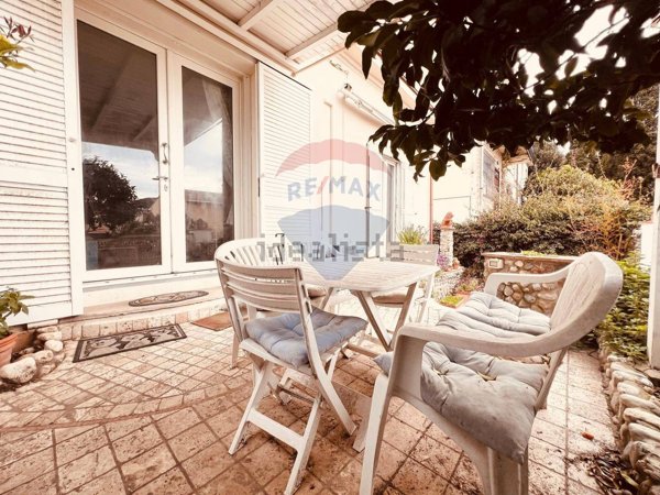 casa indipendente in vendita a Cecina