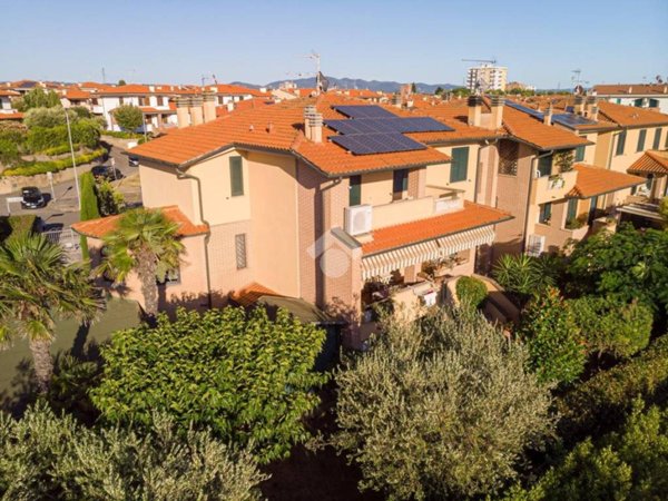 casa indipendente in vendita a Cecina