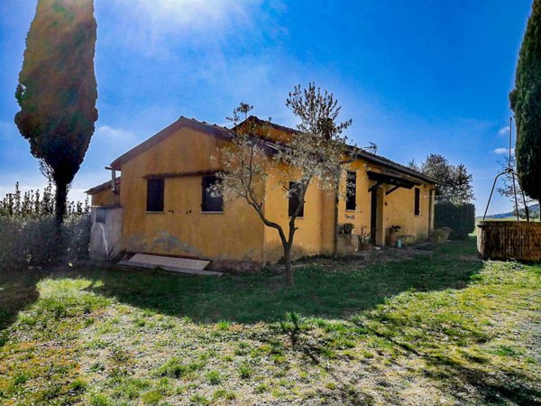 casa indipendente in vendita a Cecina