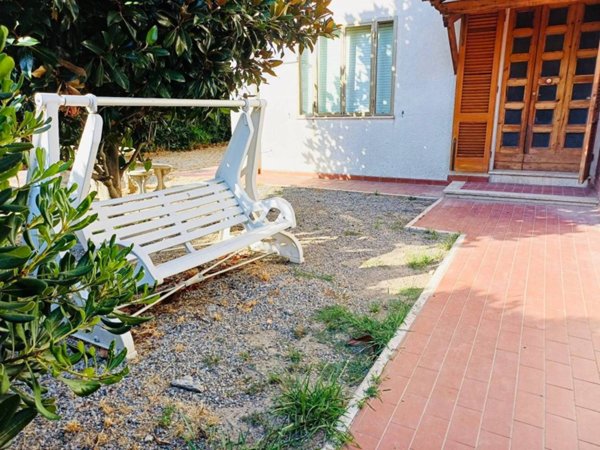 casa indipendente in vendita a Cecina