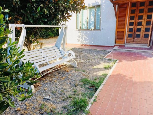 casa indipendente in vendita a Cecina