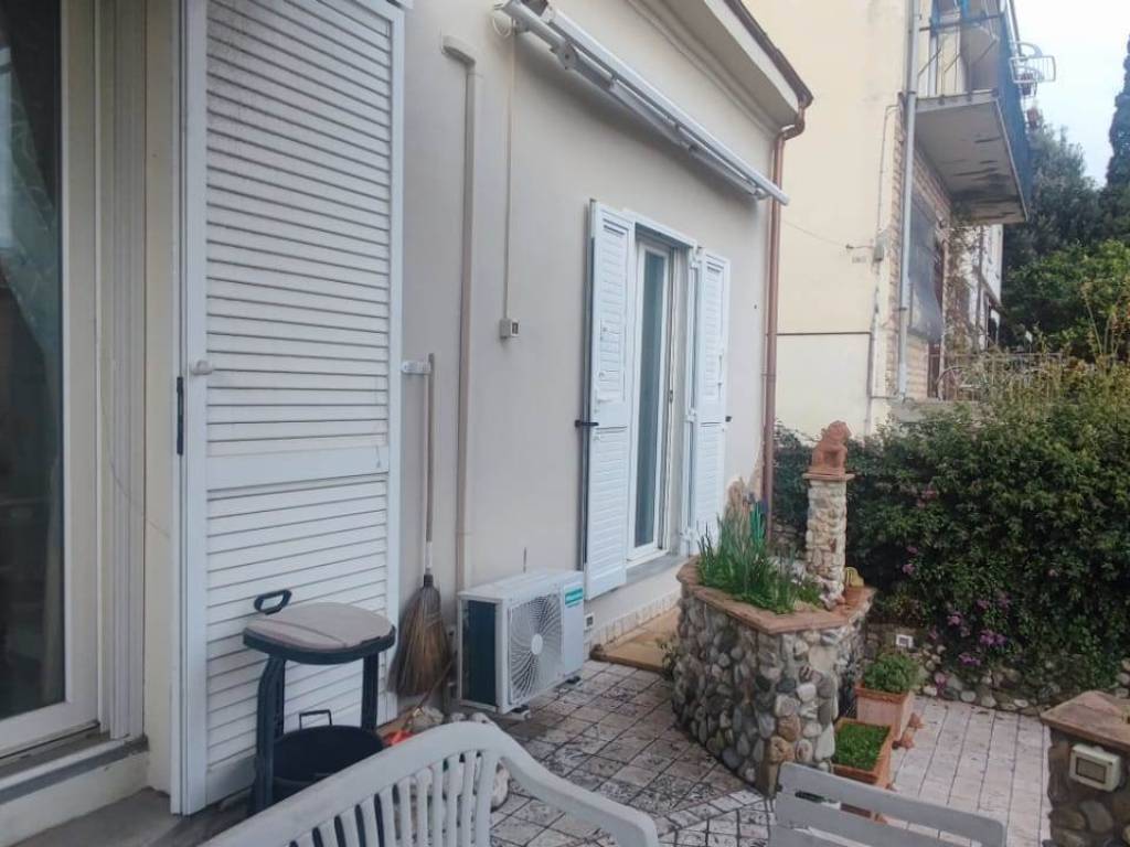 casa indipendente in vendita a Cecina