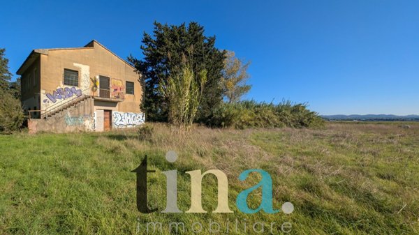 casa indipendente in vendita a Cecina