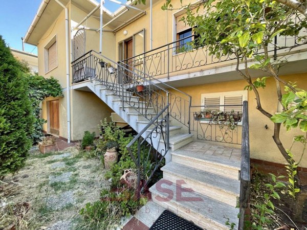 casa indipendente in vendita a Cecina