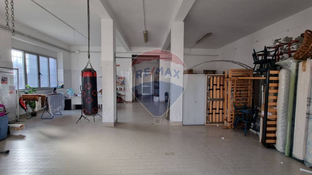 negozio in vendita a Cecina