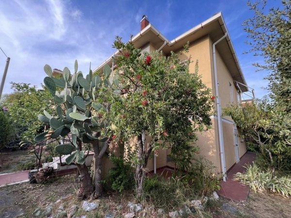 casa indipendente in vendita a Cecina