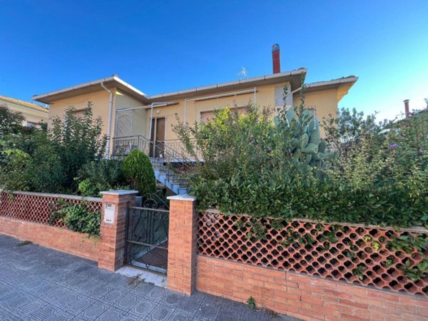 casa indipendente in vendita a Cecina