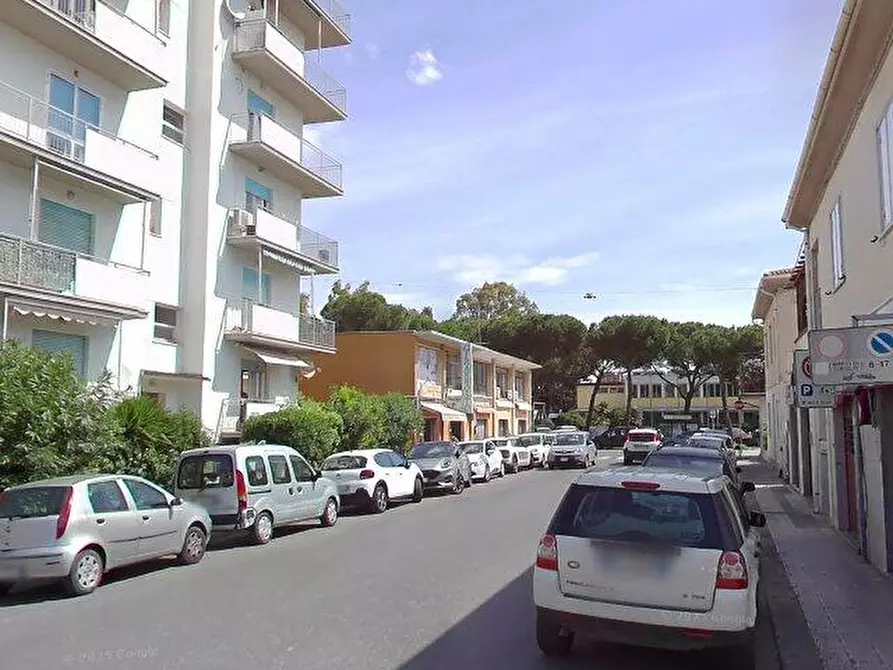 locale commerciale in vendita a Cecina