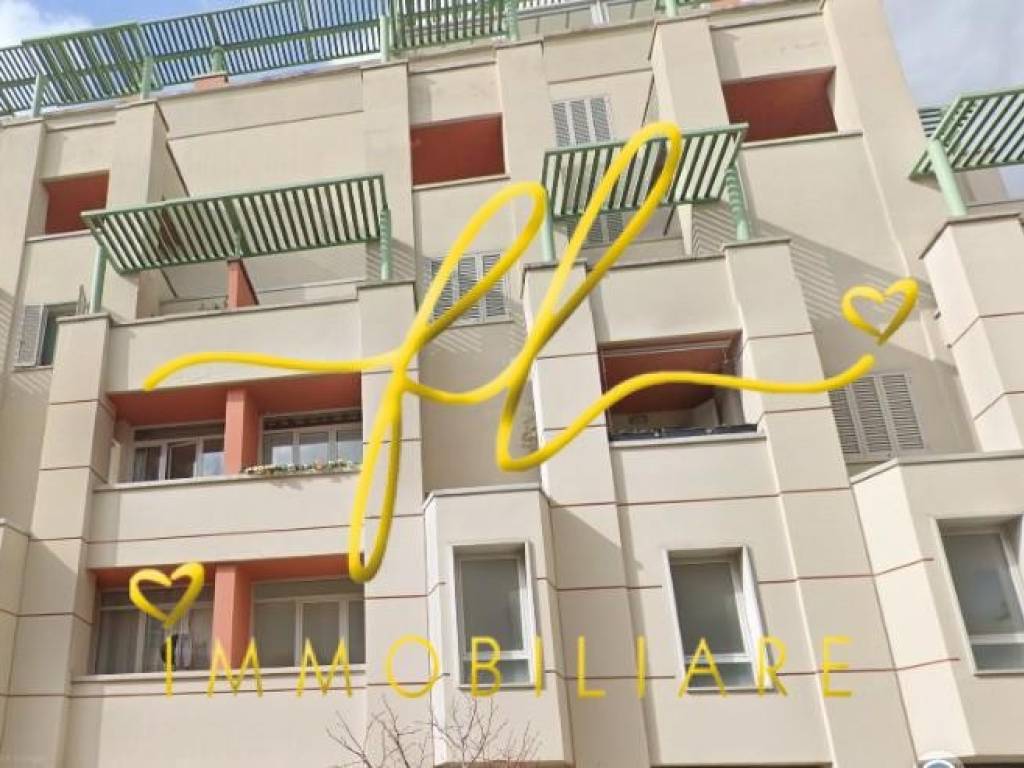 negozio in vendita a Cecina