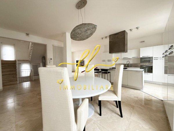 casa indipendente in vendita a Cecina