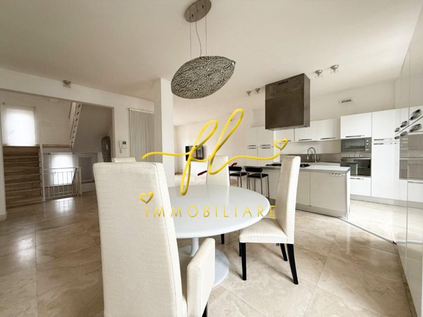 casa indipendente in vendita a Cecina