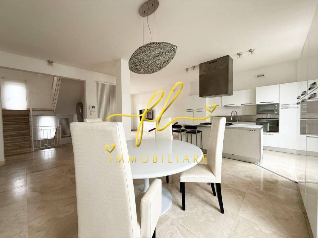 casa indipendente in vendita a Cecina