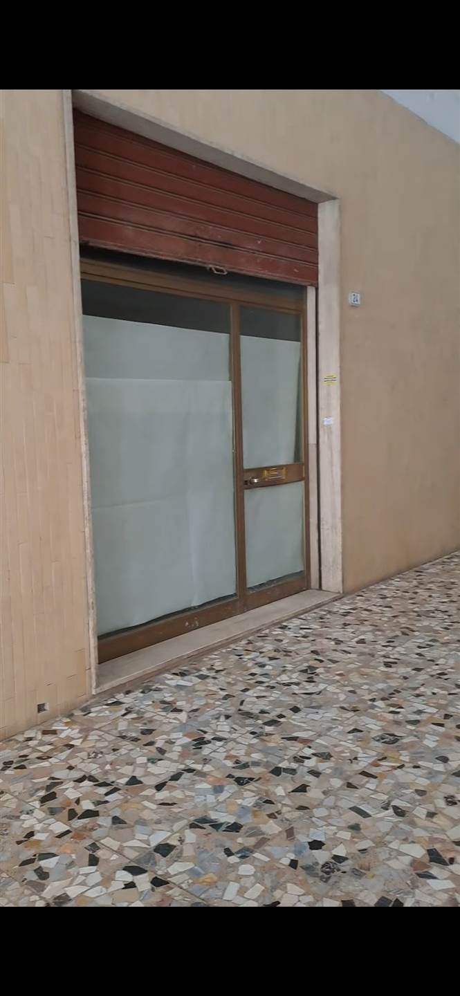negozio in vendita a Cecina