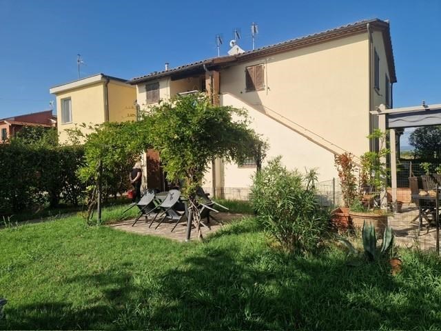 casa indipendente in vendita a Cecina