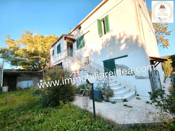 casa indipendente in vendita a Cecina