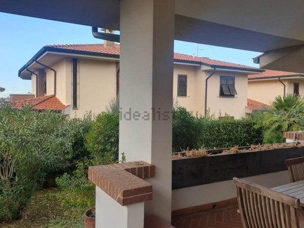 casa indipendente in vendita a Cecina