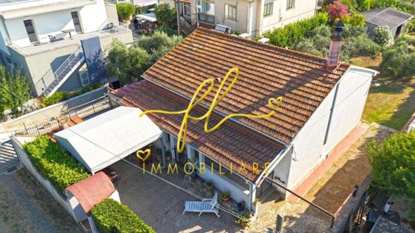 casa indipendente in vendita a Cecina