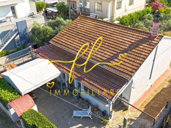 casa indipendente in vendita a Cecina