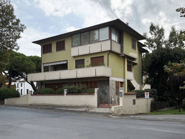 casa indipendente in vendita a Cecina