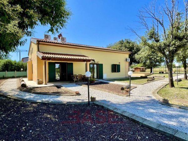 casa indipendente in vendita a Cecina