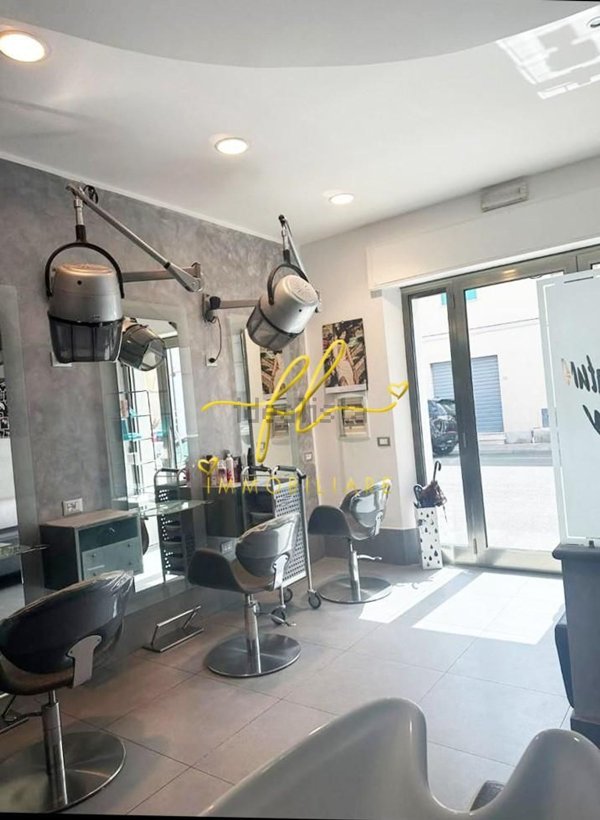 negozio in vendita a Cecina