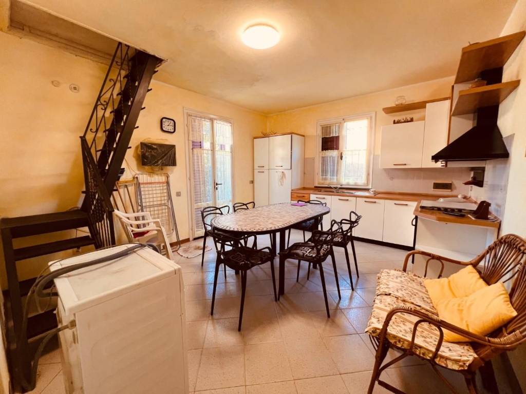 casa indipendente in vendita a Cecina