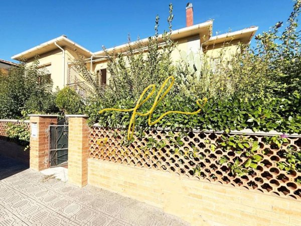 casa indipendente in vendita a Cecina