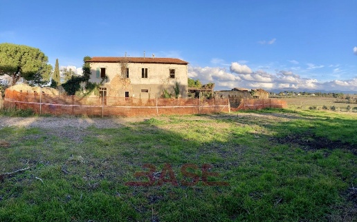 casa indipendente in vendita a Cecina