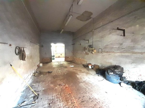 negozio in vendita a Cecina