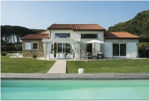 casa indipendente in vendita a Cecina